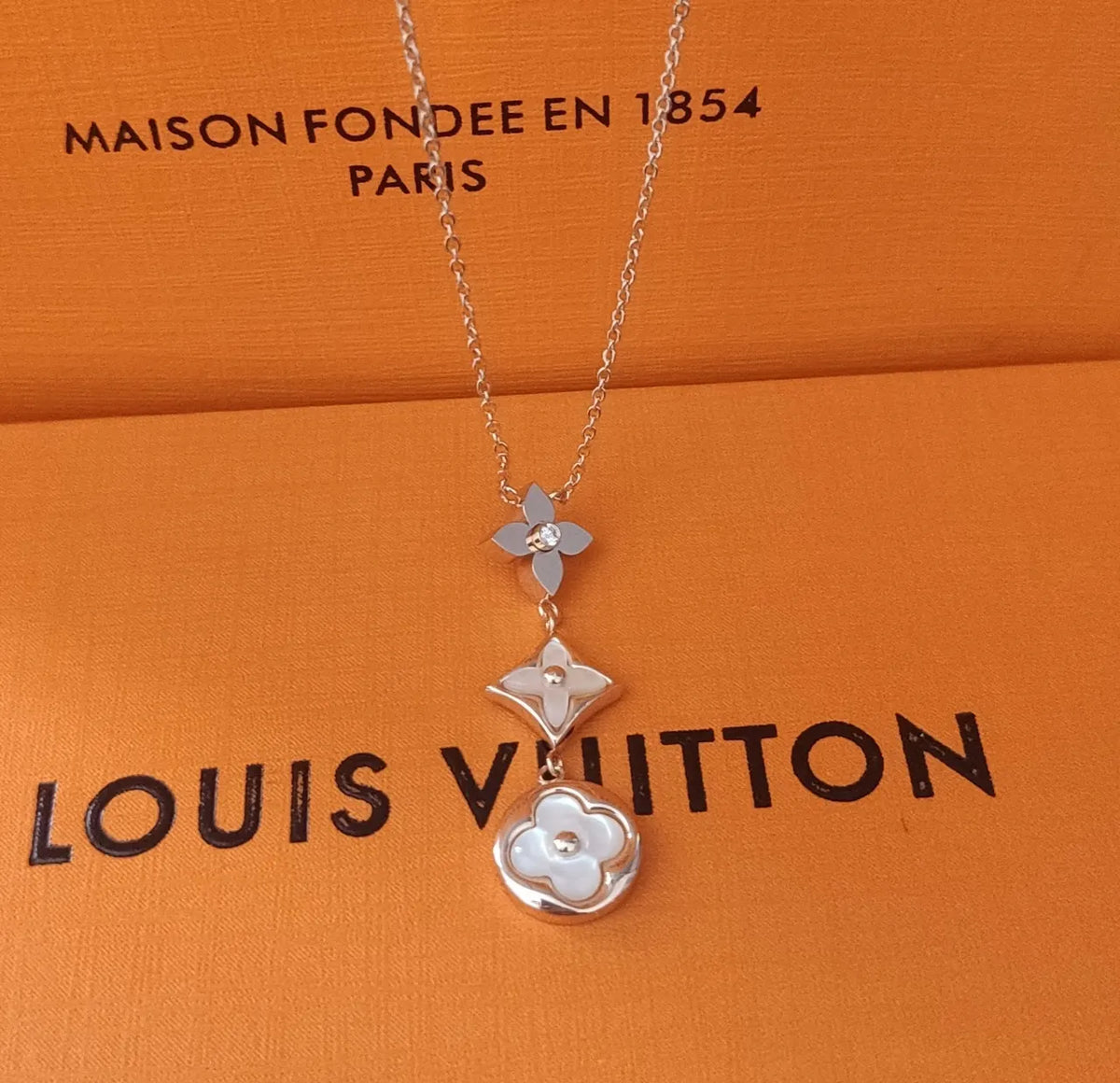 LV White Flower Necklace - LV White Flower Chain Necklace - Rose Gold