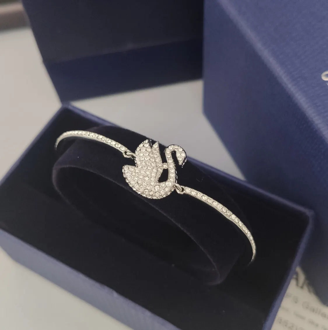 Swarovski Swan Bracelet - Premium Crystal Elegance