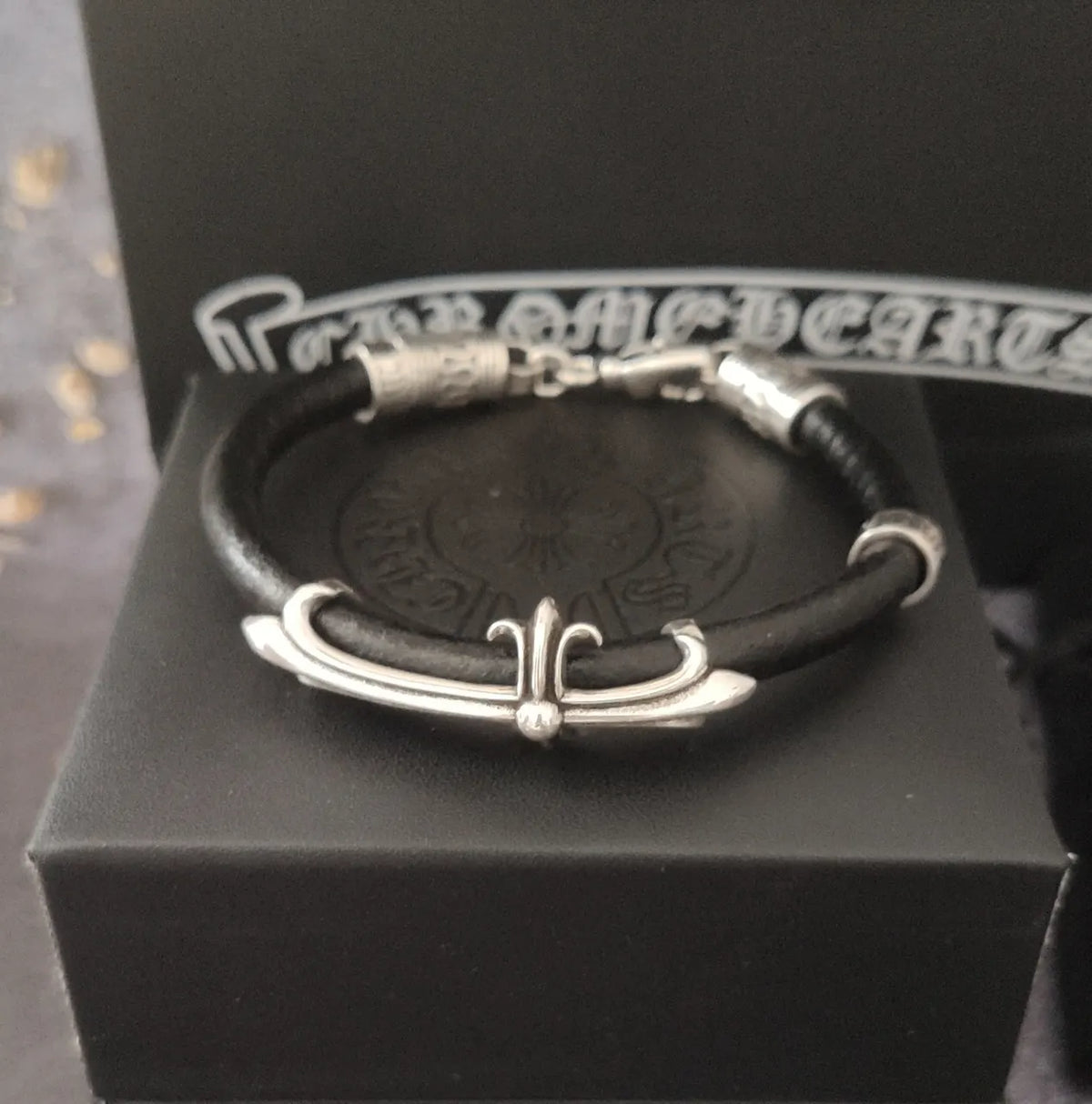 Premium Leather & Silver Fleur Bracelet - Timeless Style