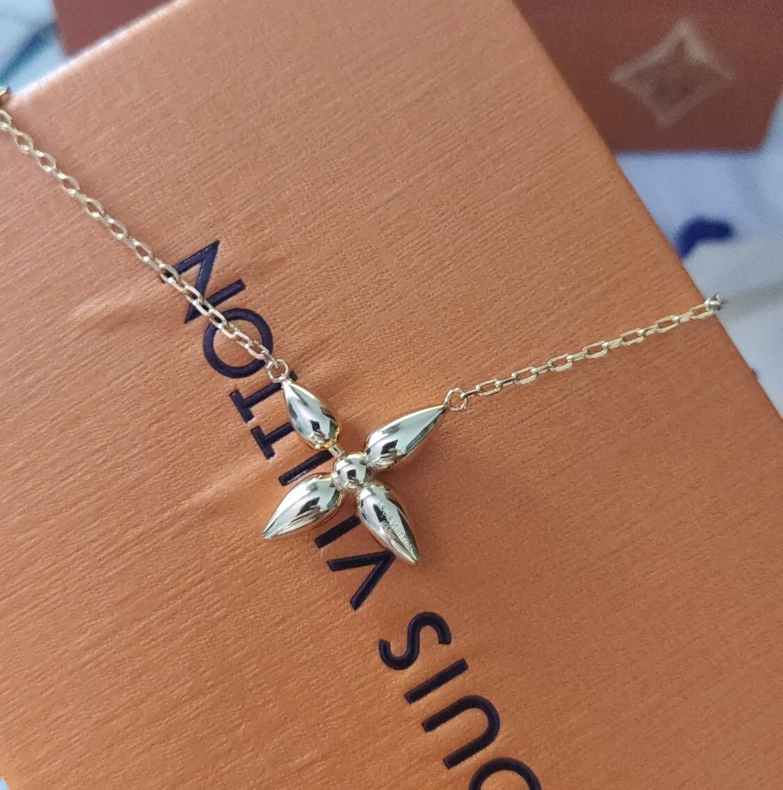 chain Louis Vuitton Gold Flower Necklace - Louis Vuitton Gold Flower