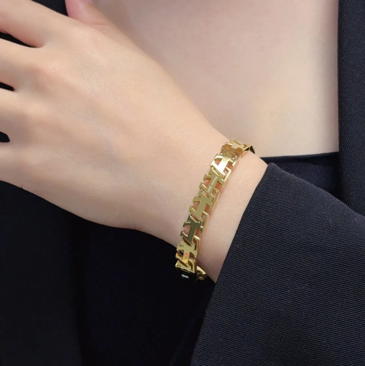 Golden Link Bracelet - Premium Quality