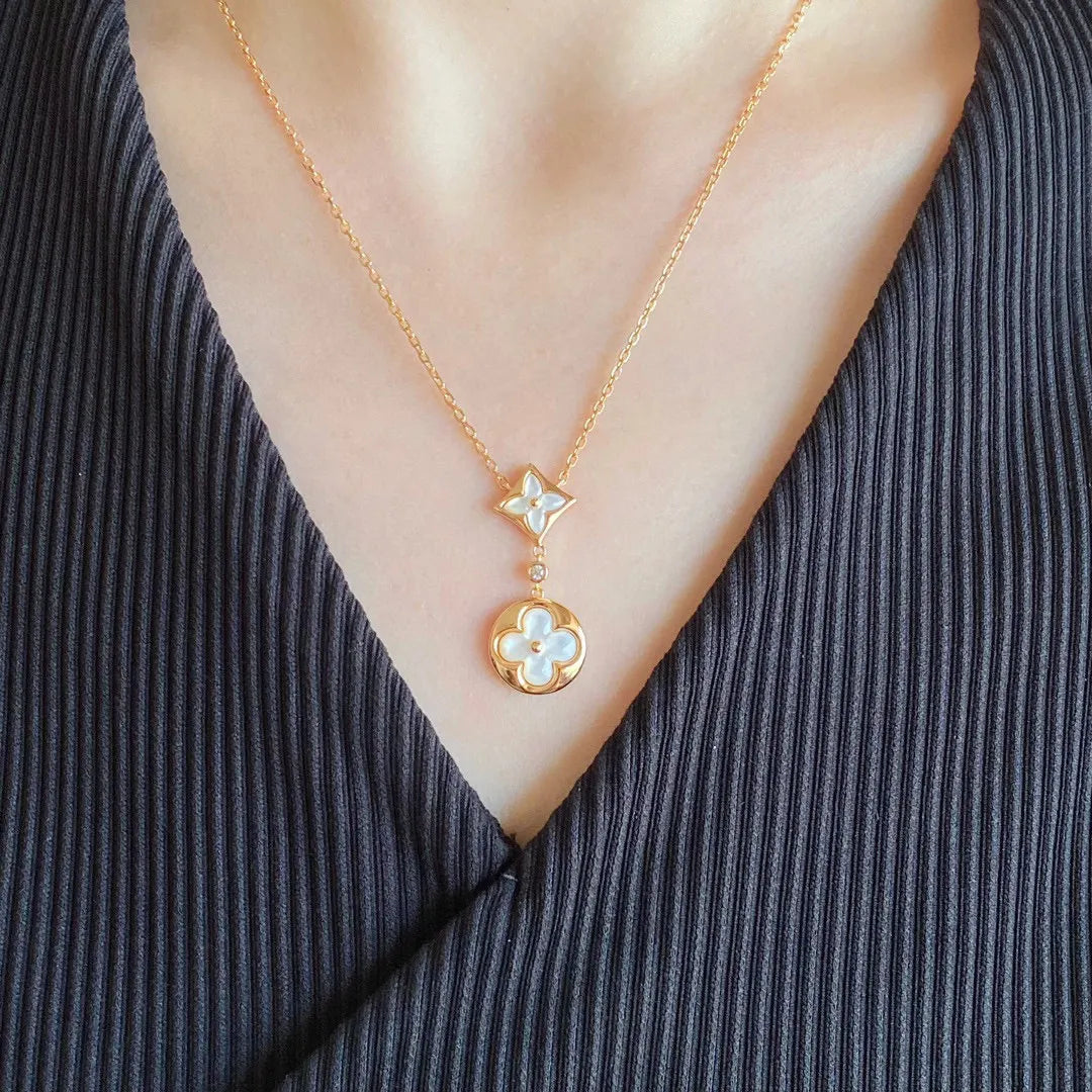 white Louis Vuitton Gold Flower Necklace - Louis Vuitton Gold White