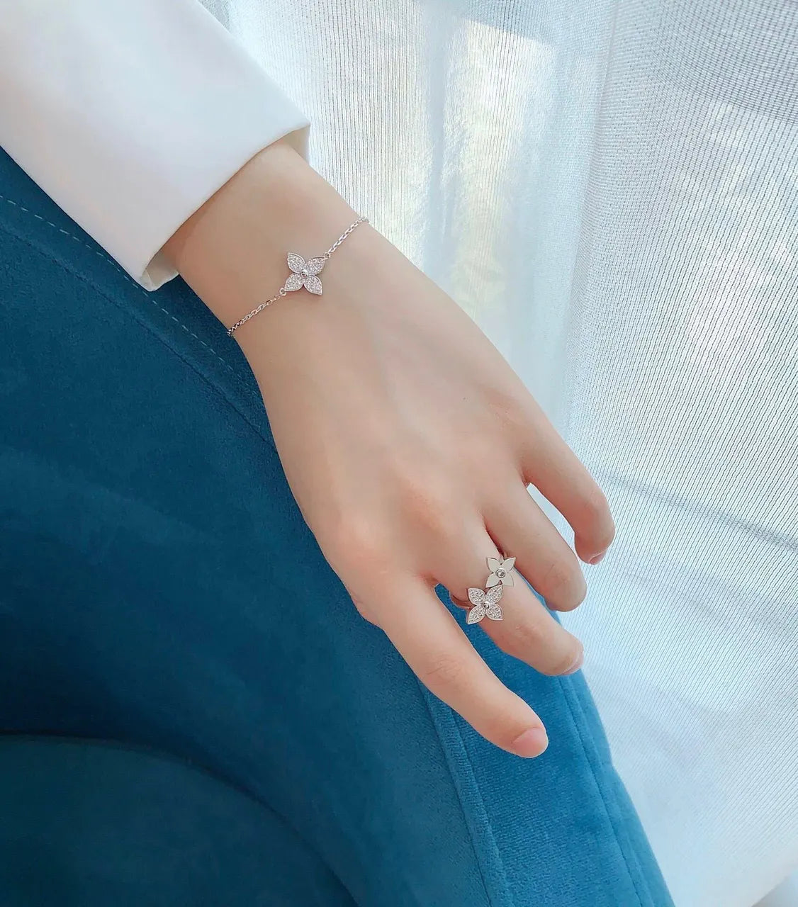 Premium Clover Bracelet - Sparkling Elegance