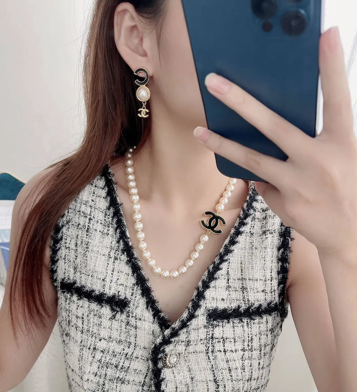 Chanel Pearl Black CC Logo - Chanel Pearl Necklace Black CC Logo