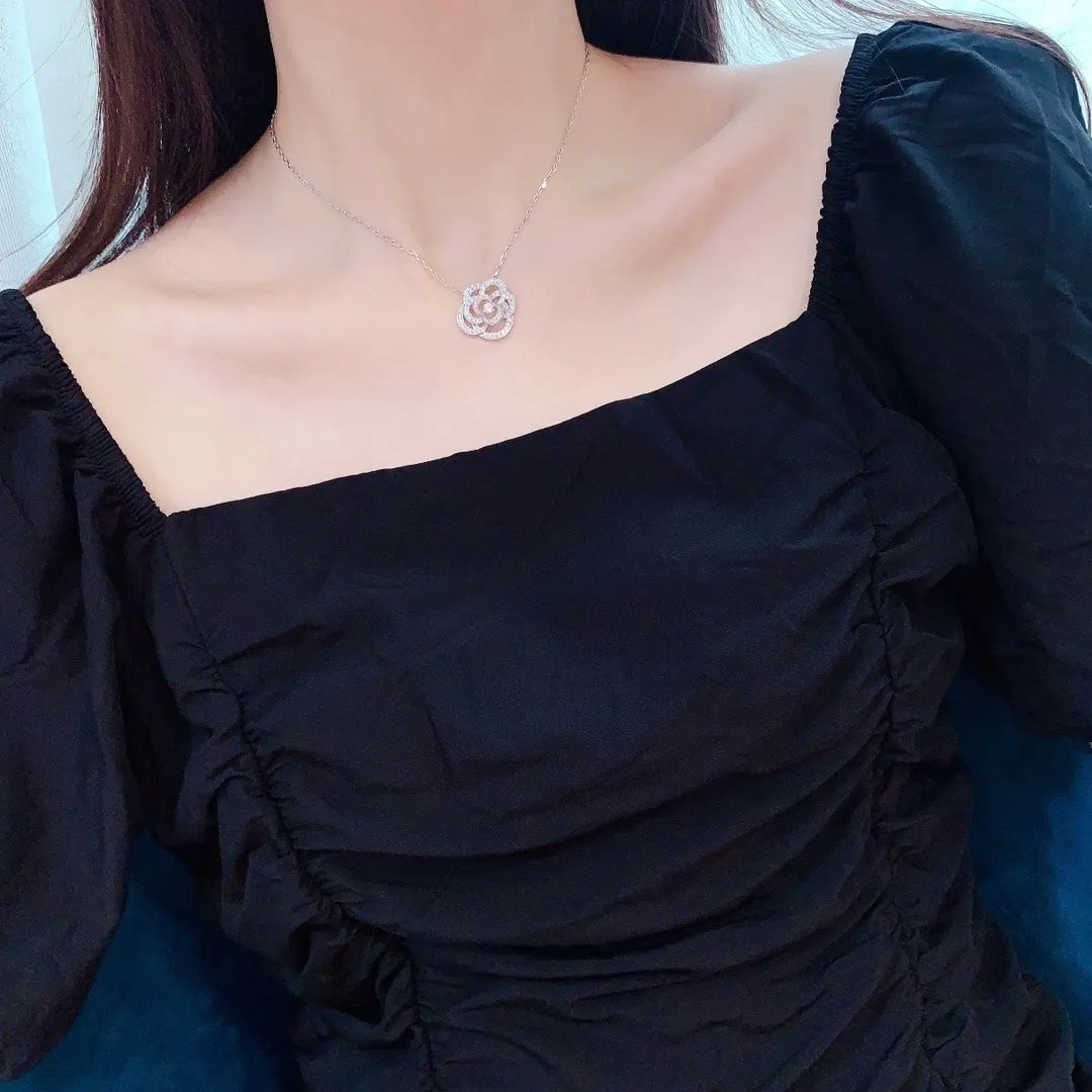Chanel Silver Camélia Diamond Necklace - Dazzling